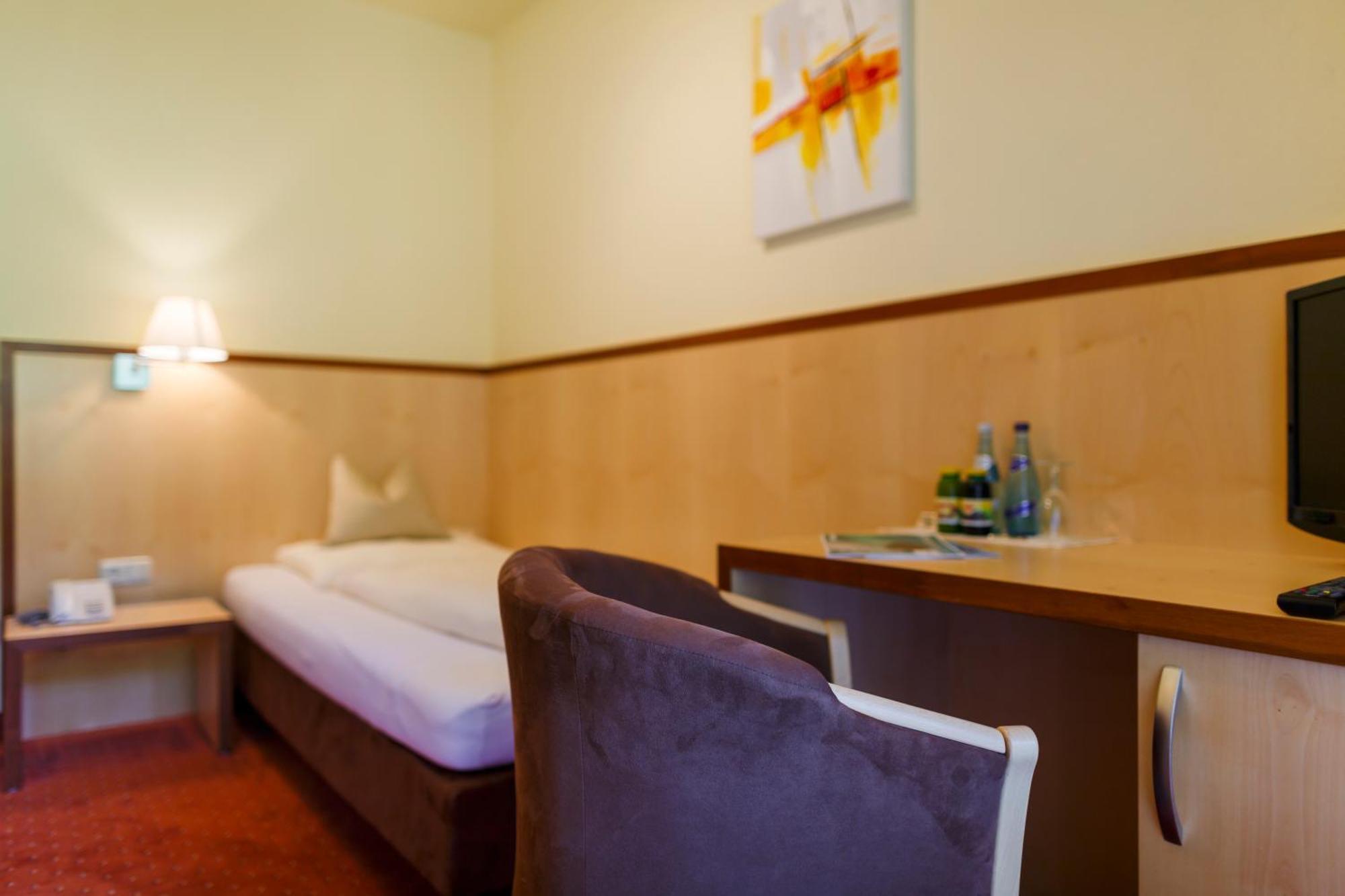 Seehotel Vinzenz Velden am Woerthersee Phòng bức ảnh